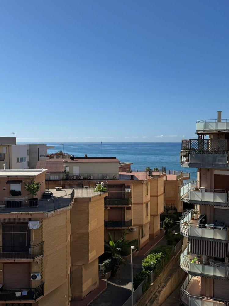 Пентхаус с 2 спальнями в Неттуно, Италия № 357047