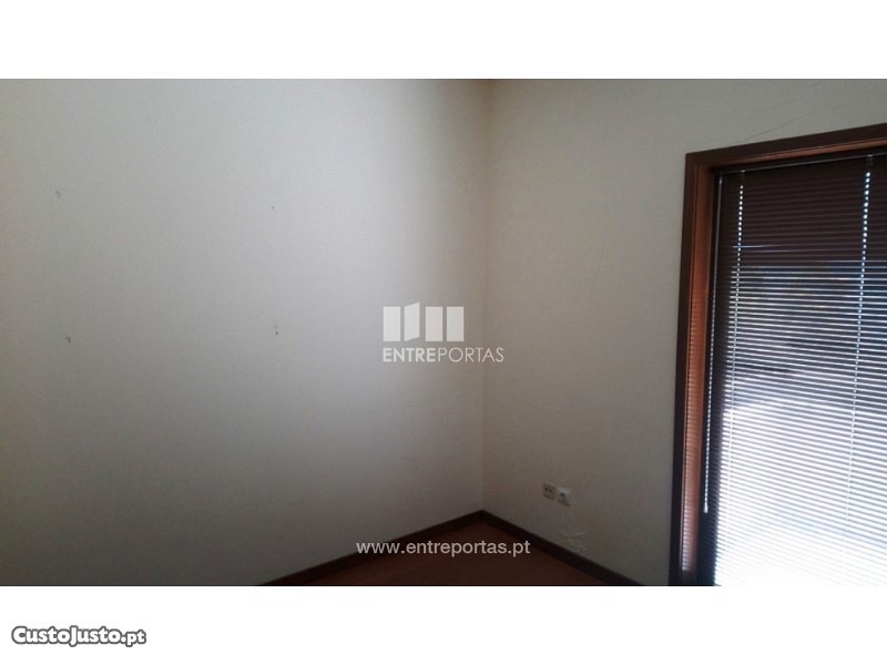 Büro in Marco de Canaveses, Portugal 109m², Nr. 82506