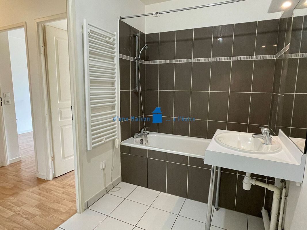 2 bedrooms Apartment in Bezons, France No. 172621