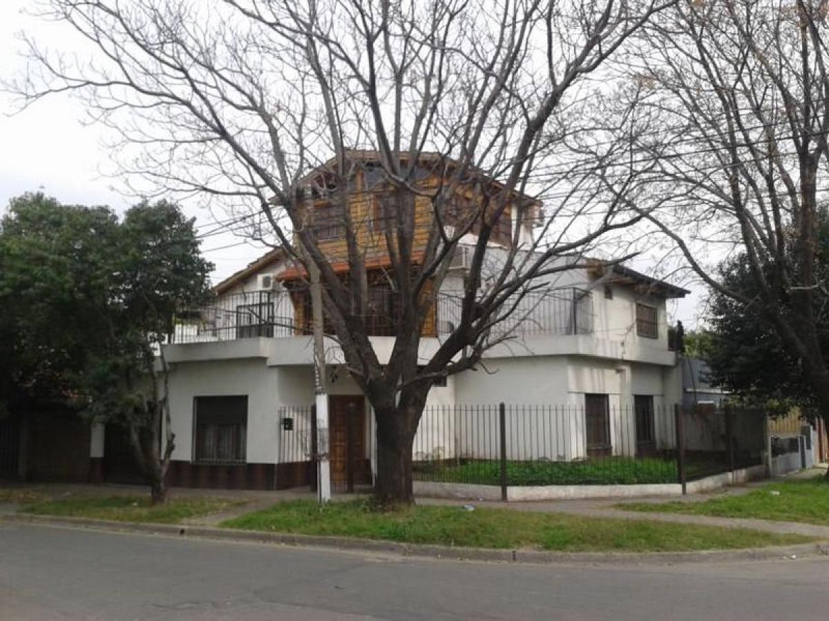 5 bedrooms House in Hurlingham, Argentina No. 95278