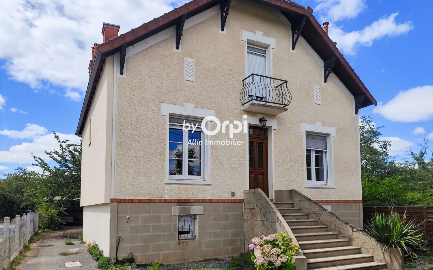 4-salle Maison à Montluçon, France No. 297380