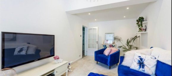 Casa de 4 dormitorios en Camberley, United Kingdom No. 10408 2