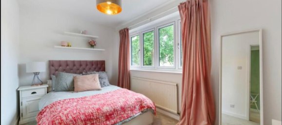 Casa de 4 dormitorios en Camberley, United Kingdom No. 10408 11