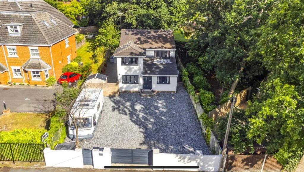 Casa de 4 dormitorios en Camberley, United Kingdom No. 10408