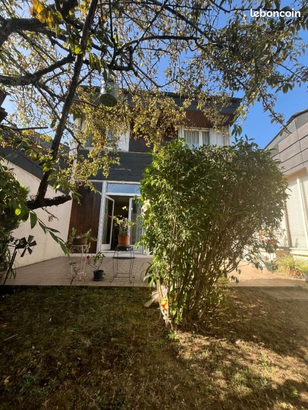 3 bedrooms House in Bourges, France No. 256540