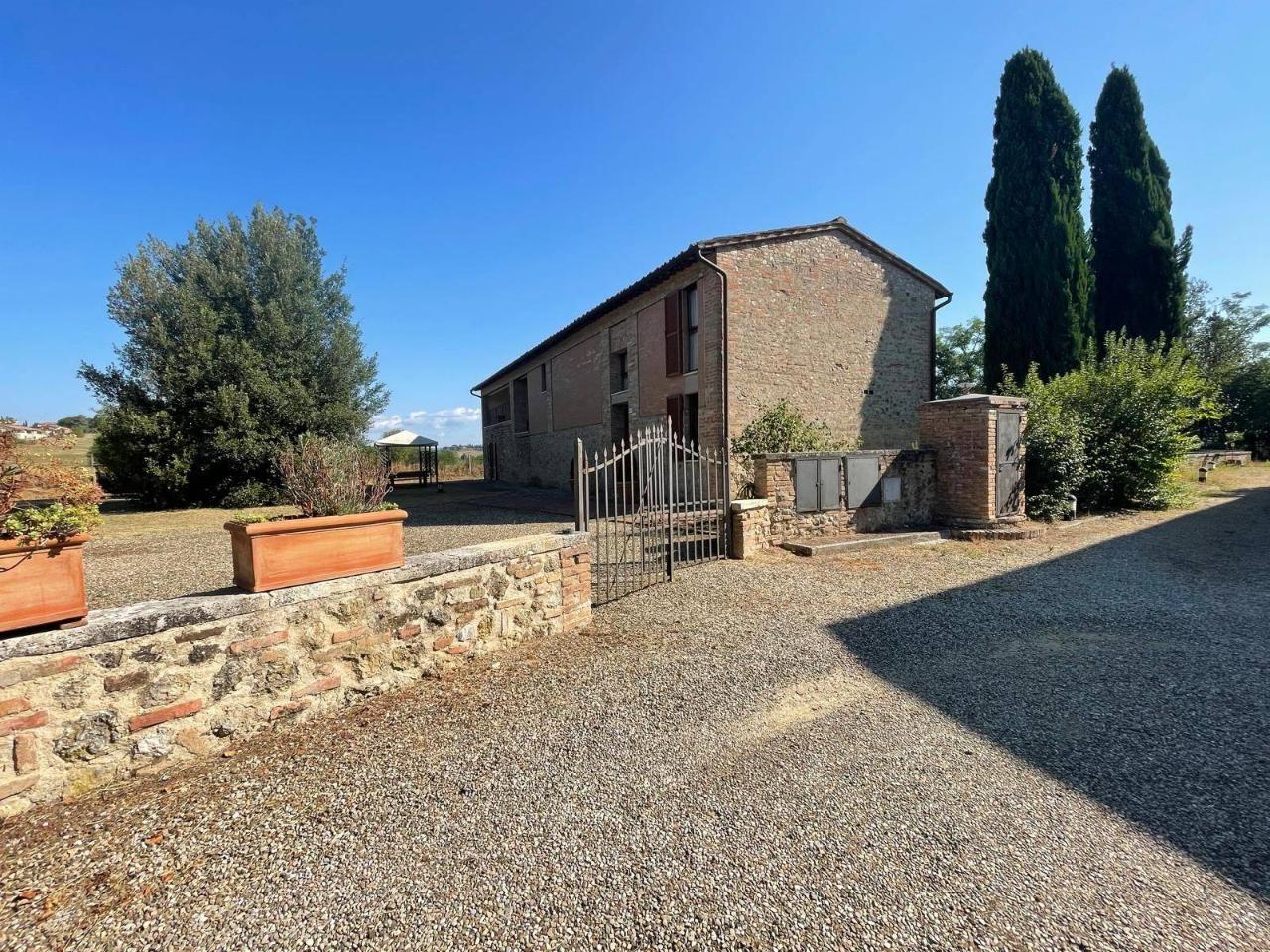 9 rooms Villa in Siena, Italy No. 105298