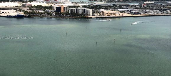 2 chambres propriété commerciale à vendre à Miami, Miami-Dade, Florida, USA № 614749 9