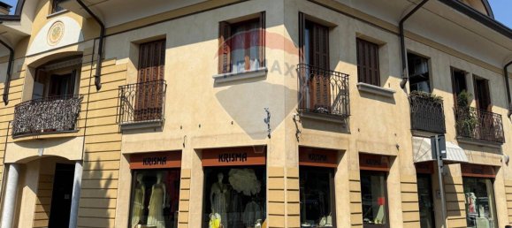 Propiedad comercial de 2 habitaciónes en Parabiago, Italy No. 380136 2