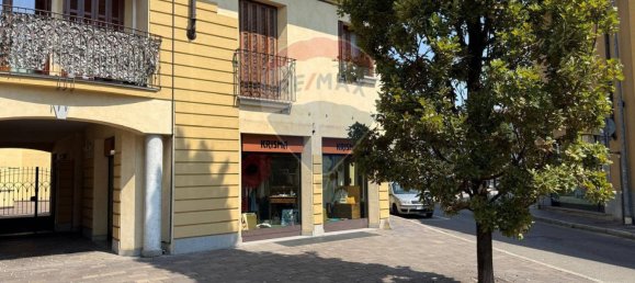 Propiedad comercial de 2 habitaciónes en Parabiago, Italy No. 380136 8