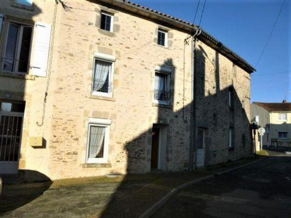 4 bedrooms House in La Chataigneraie, France No. 7631