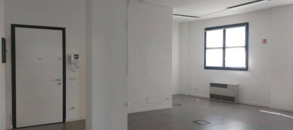 Офис с 2 комнатами в Сан Ладзаро ди Савена, Италия № 332651 6