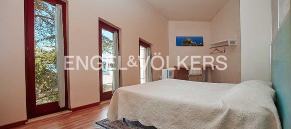 4 bedrooms Villa in Valderice, Italy No. 68731 10