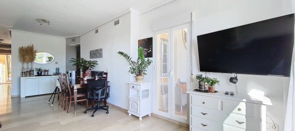 Apartamento de 2 dormitorios en Marbella, Spain No. 80548 3