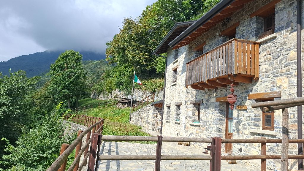 Дом с 5 комнатами в Брумано, Италия № 329703