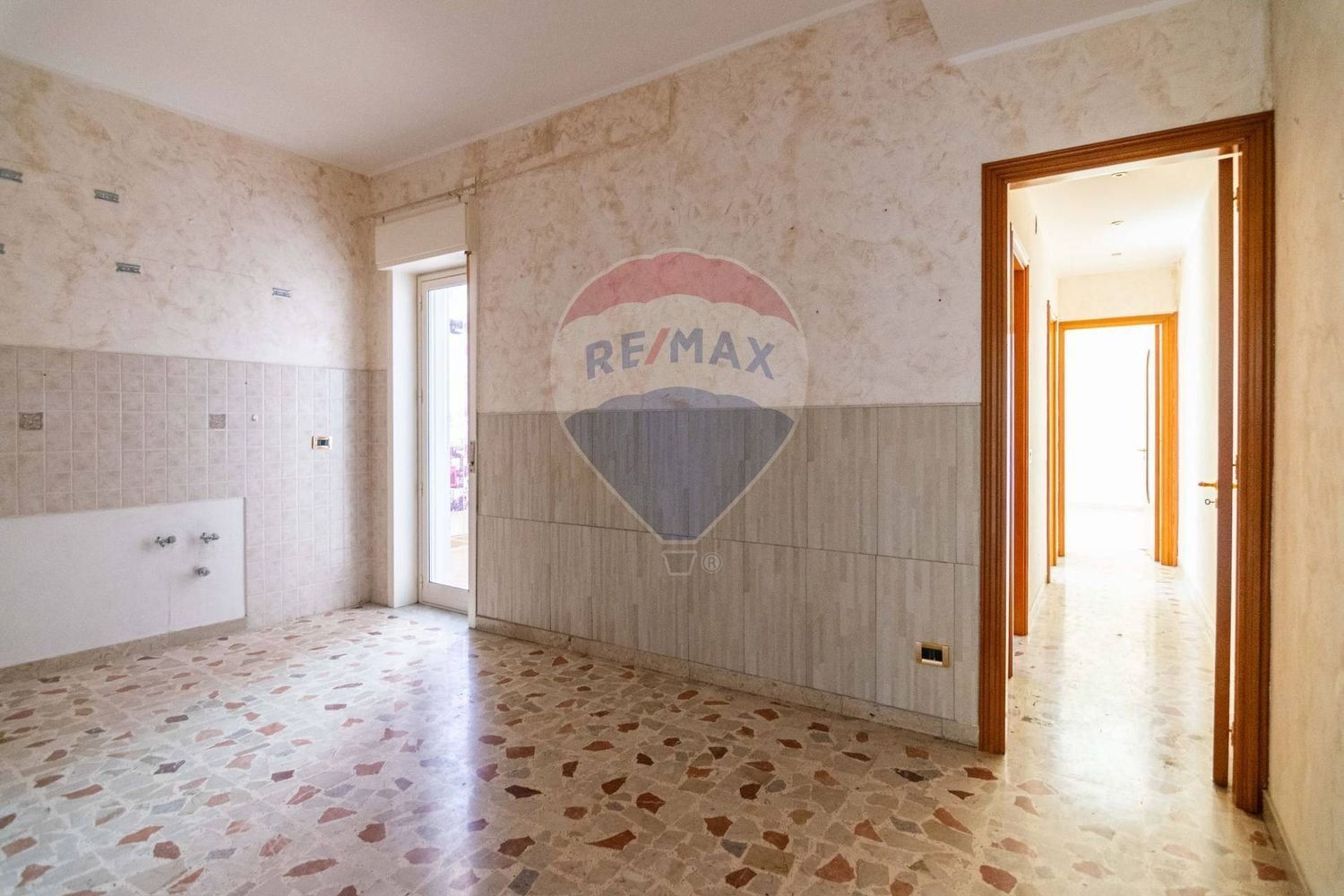 4 rooms Apartment in Catania, Italy No. 138906