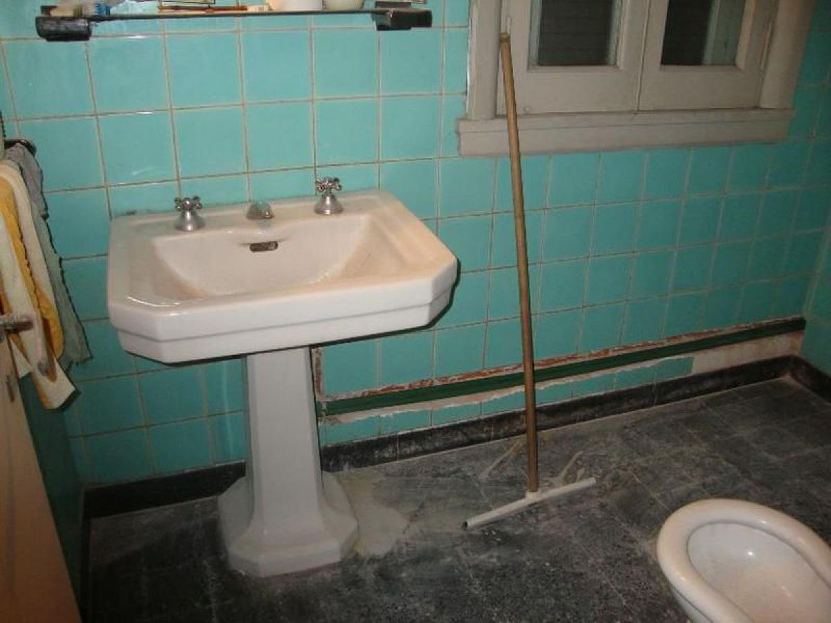 Дом с 3 спальнями в Ланус, Аргентина № 9819