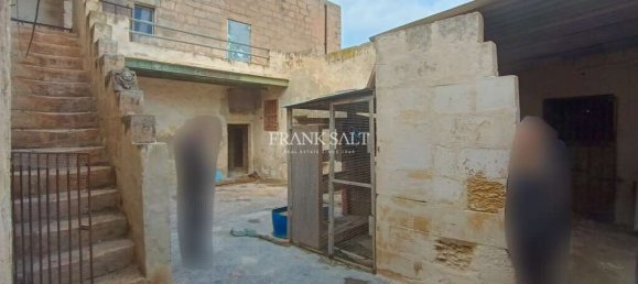 4 bedrooms Farm in San Gwann, Malta No. 2714 3