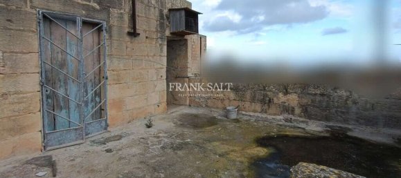 4 bedrooms Farm in San Gwann, Malta No. 2714 9