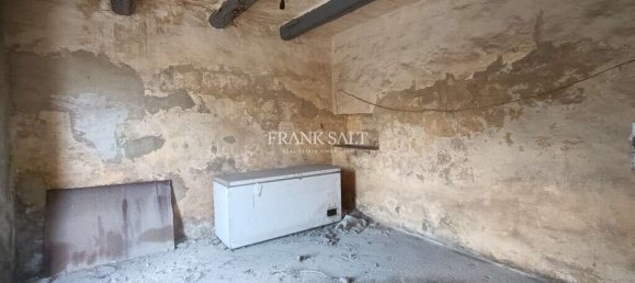 4 bedrooms Farm in San Gwann, Malta No. 2714 2