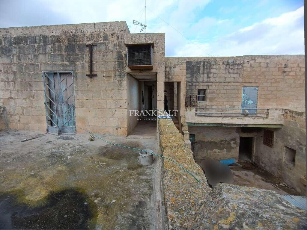 4 bedrooms Farm in San Gwann, Malta No. 2714