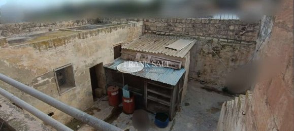 4 bedrooms Farm in San Gwann, Malta No. 2714 8