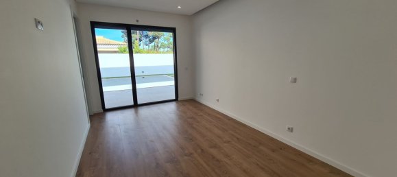 Casa de 5 dormitorios en Corroios, Portugal No. 103521 8