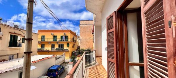 Apartamento de 4 habitaciónes en Pozzuoli, Italy No. 19334 13