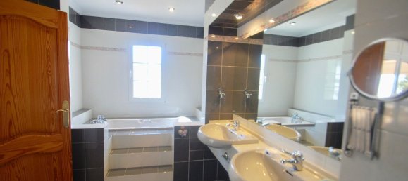 5 bedrooms House in Alicante, Spain No. 11930 18