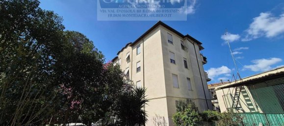 2 rooms Apartment in Rome, Italy No. 41627 2