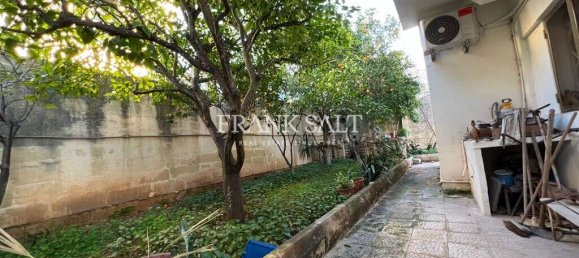 Villa de 4 dormitorios en Attard, Malta No. 2678 2