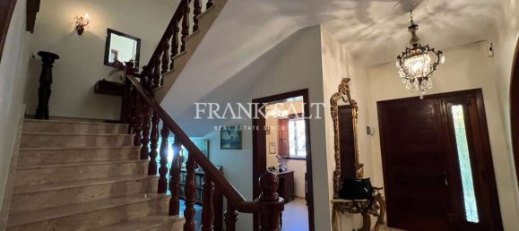 Villa de 4 dormitorios en Attard, Malta No. 2678 4