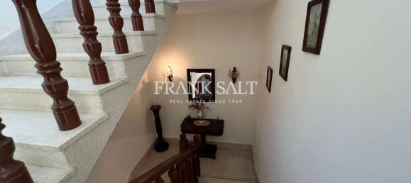 Villa de 4 dormitorios en Attard, Malta No. 2678 10
