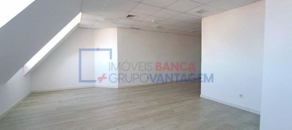 44m² Office in Lisbon, Portugal No. 94125 10