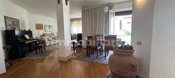 3 bedrooms Apartment in Livorno, Italy No. 354602 3