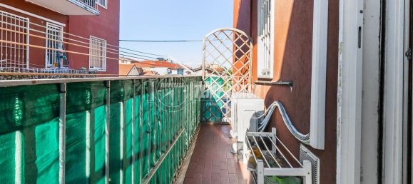 2-salle Appartement à Cormano, Italy No. 258160 15