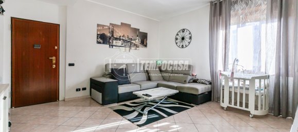 2-salle Appartement à Cormano, Italy No. 258160 23