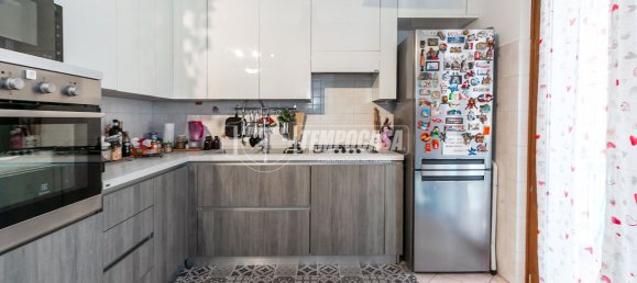 2-salle Appartement à Cormano, Italy No. 258160 27