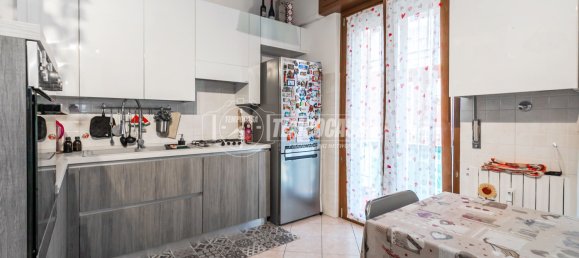 2-salle Appartement à Cormano, Italy No. 258160 26