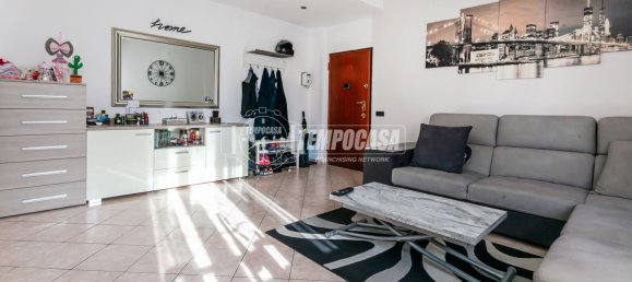 2-salle Appartement à Cormano, Italy No. 258160 24