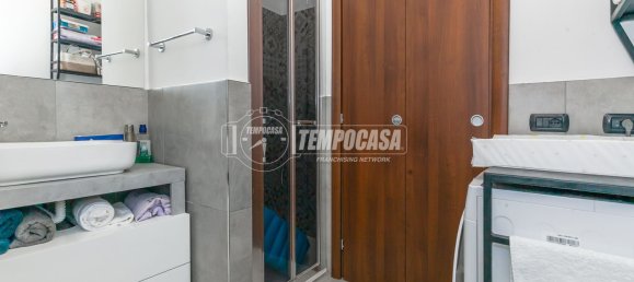 2-salle Appartement à Cormano, Italy No. 258160 32