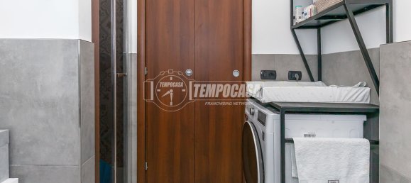 2-salle Appartement à Cormano, Italy No. 258160 7