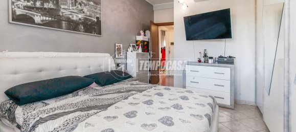 2-salle Appartement à Cormano, Italy No. 258160 9