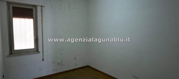 Escritório de 6 divisões em Marsala, Italy N.º 157454 12