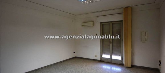 Escritório de 6 divisões em Marsala, Italy N.º 157454 38