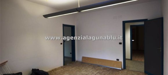 Escritório de 6 divisões em Marsala, Italy N.º 157454 10