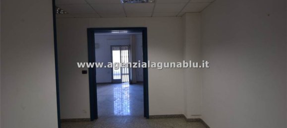 Escritório de 6 divisões em Marsala, Italy N.º 157454 5