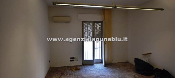 Escritório de 6 divisões em Marsala, Italy N.º 157454 41