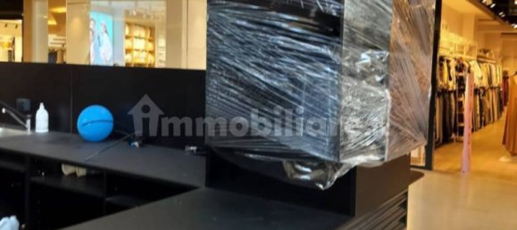 20m² Commercial property in Busnago, Italy No. 302185 2