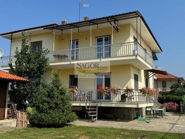 2 bedrooms Apartment in Cavour, Italy No. 311473