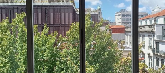 4 bedrooms Apartment in Porto, Portugal No. 210876 2